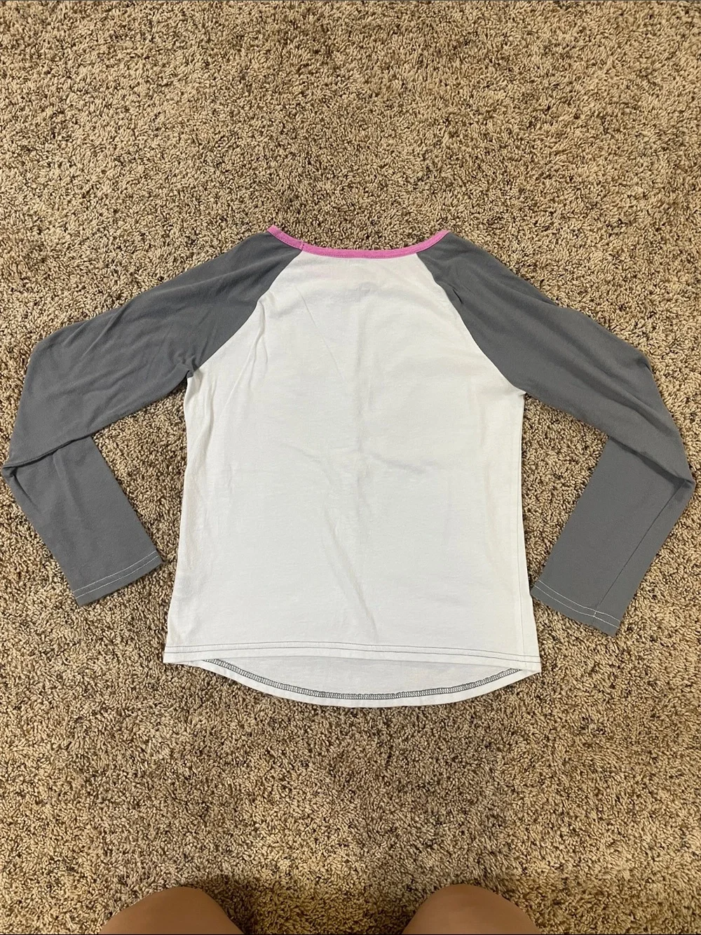 Girls' White & Gray Long-Sleeve Heart Graphic Top with Pink Trim